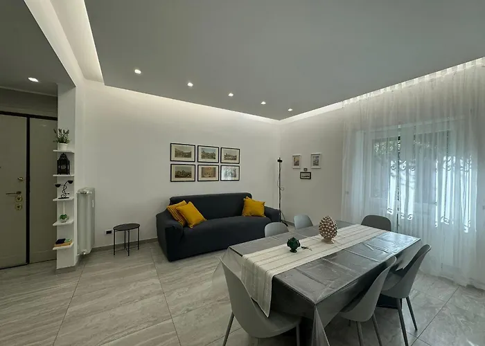Elegant Escape By Ionio Metro Apartment *